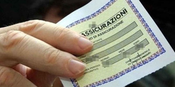 Tagliando assicurazione: va esposto?